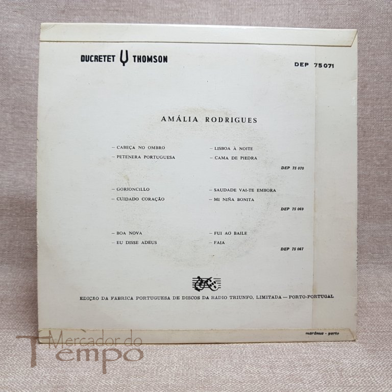Disco 45 rpm Amália Rodrigues - Três Ruas - DEP 75071