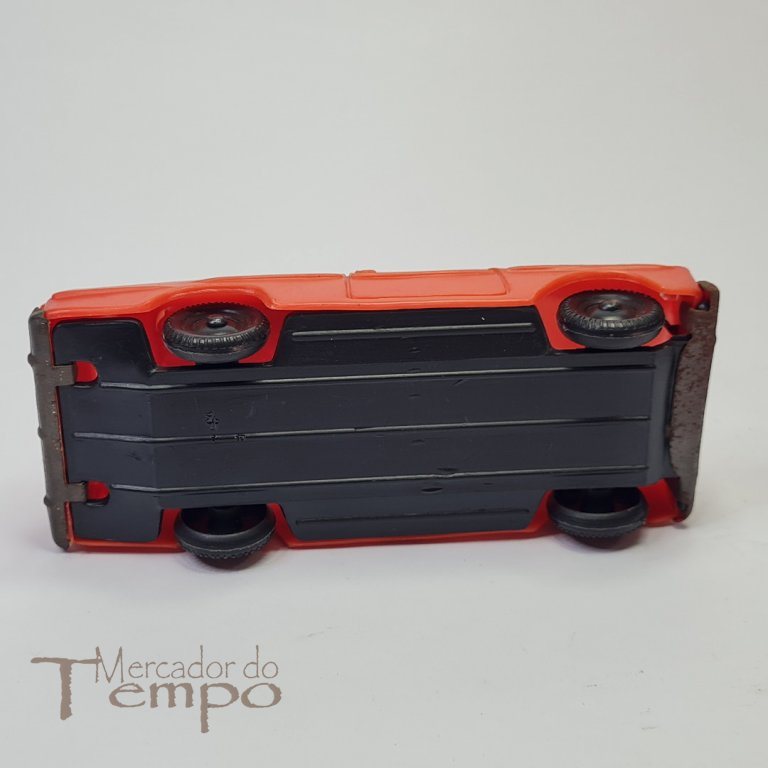 Brinquedo Português vintage PePe Ambulância Opel Rekord
