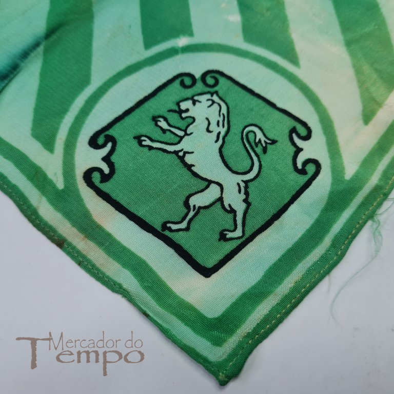 Curioso e raro lenço com emblema antigo do Sporting