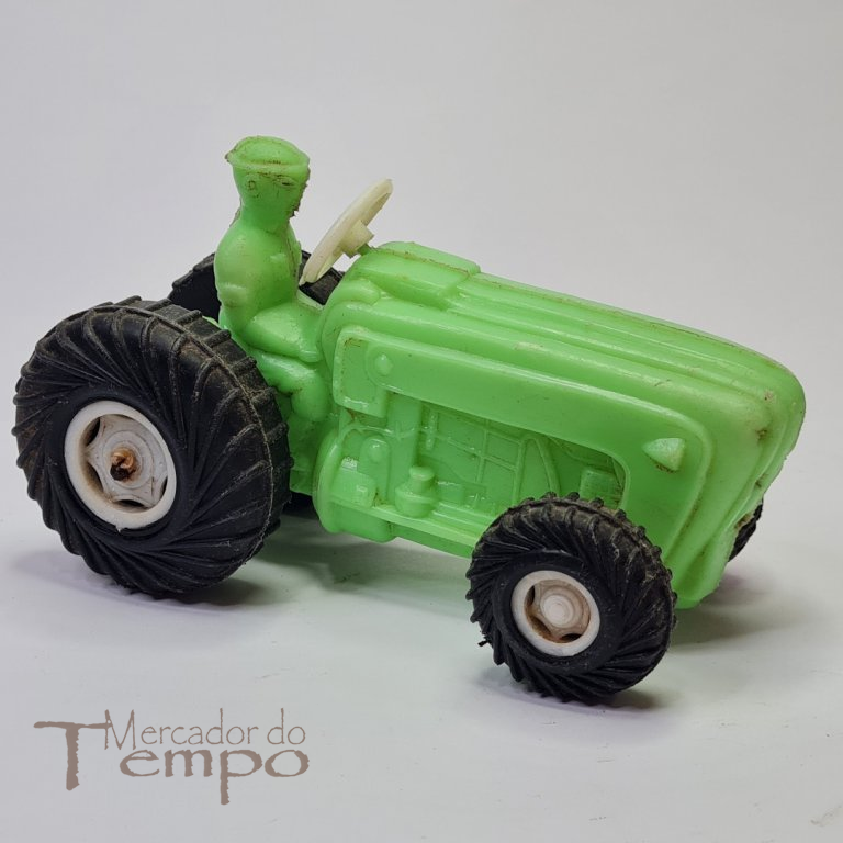 Tractor em plástico fabrico Português plásticos Estrela