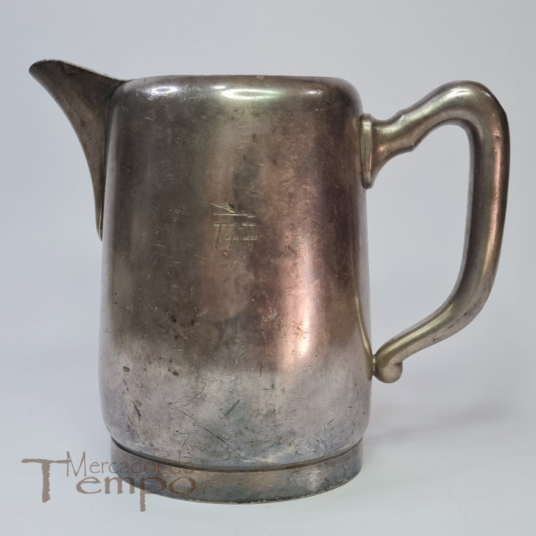  leiteira de grande dimensão com simbolo da TAP, anos 50