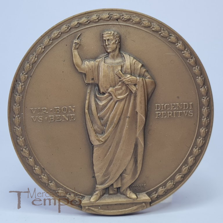 Medalha em bronze comemorativa do Cinquentenário da Faculdade de Direito, 1913-1963