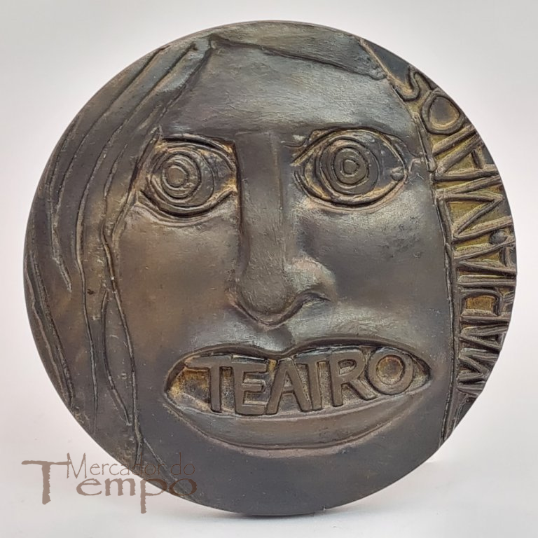 Medalha em bronze, Arte, Teatro Maria Matos, 1969. Assinada: Martins Correia