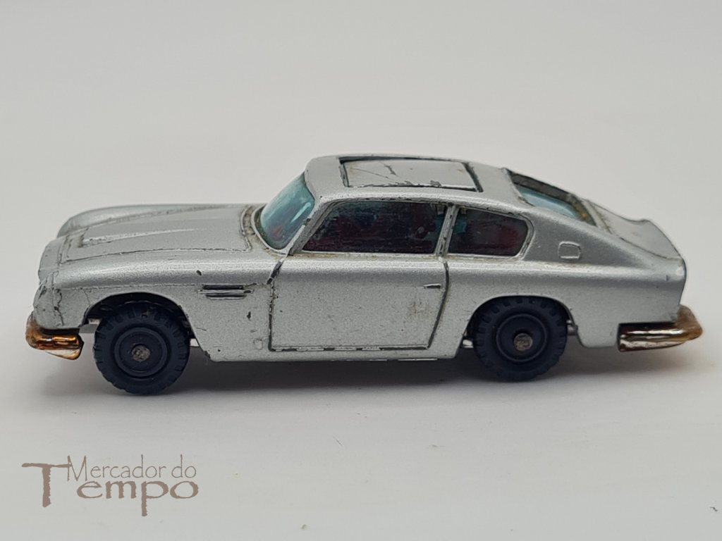 Miniatura 1/64 Husky Aston Martin James Bond