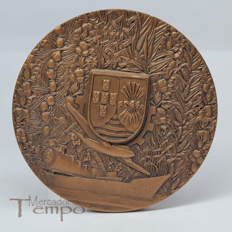 Medalha em bronze comemorativa da Viagem Presidencial a Moçambique para visitar a 1ª Exposição Actividades Económicas, 1956