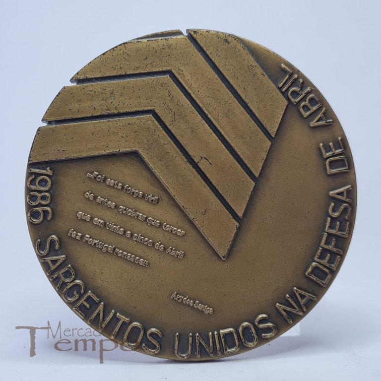 Medalha bronze 25 Abril com poema de Ary dos Santos