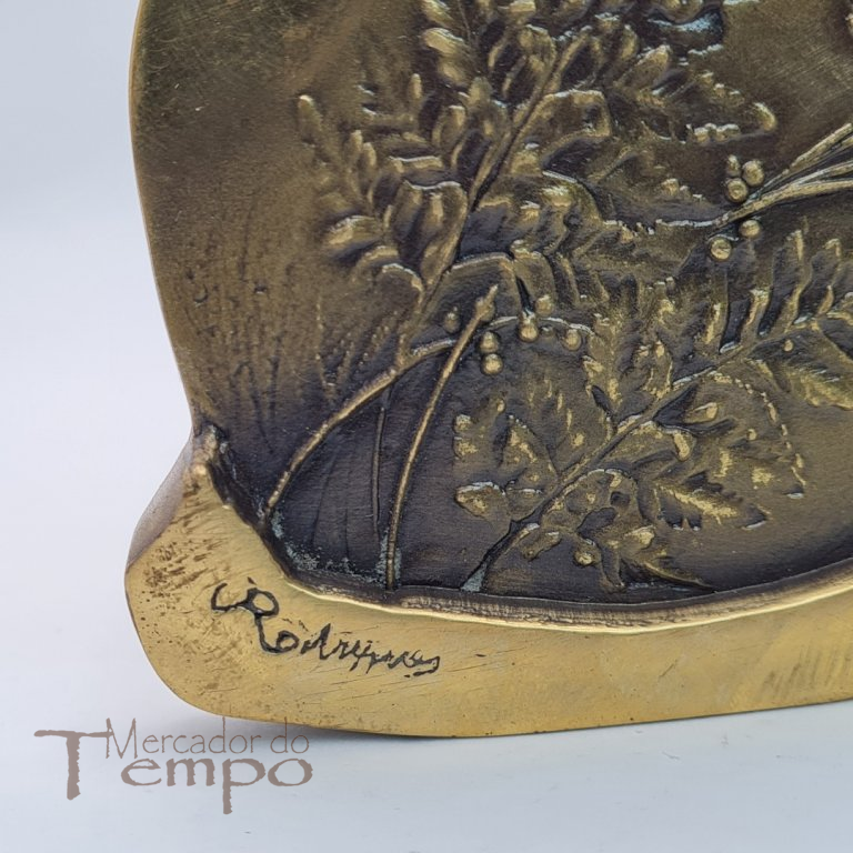 Medalhão em bronze, Arte, assinada José Rodrigues