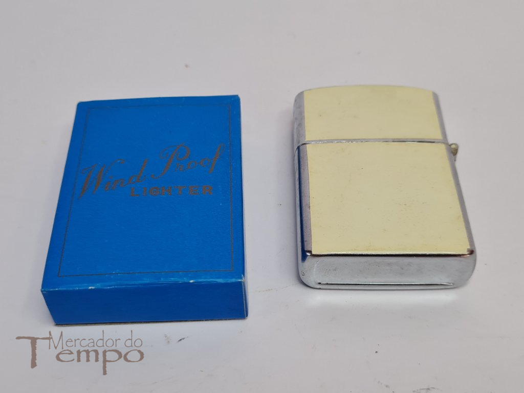 Isqueiro modelo Zippo, publicidade Viriatus – Vinho do Dão