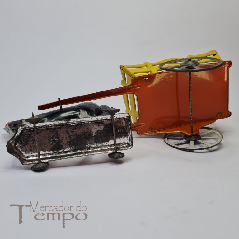 Brinquedo Português Carroça puxada por cavalo em folha/chapa anos 70