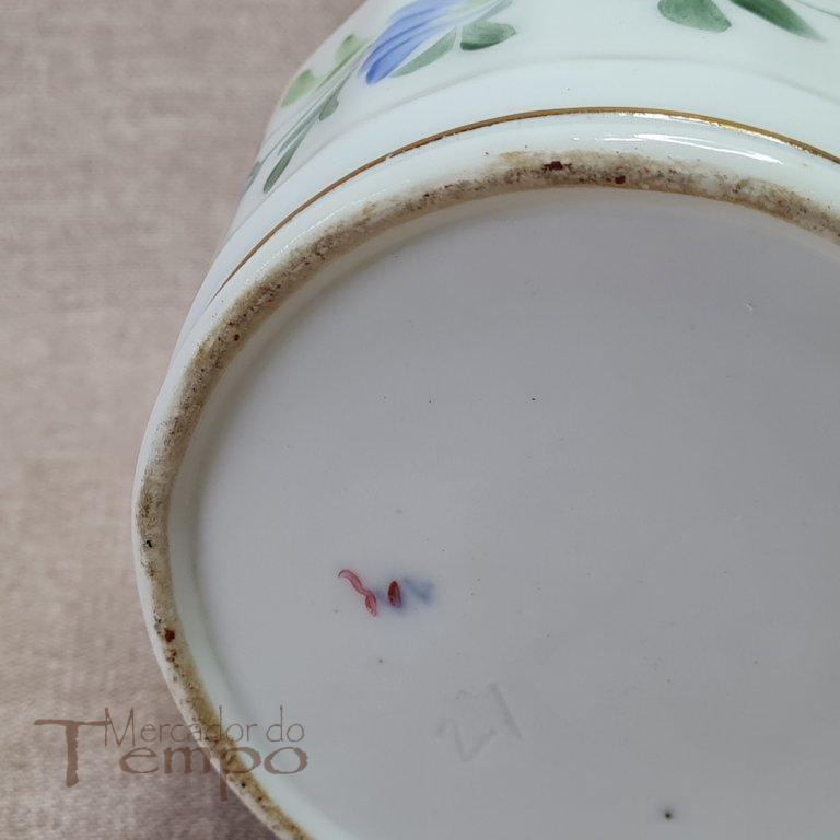 Açucareiro em porcelana da Vista Alegre, marca pintada VA azul, Sec.XIX
