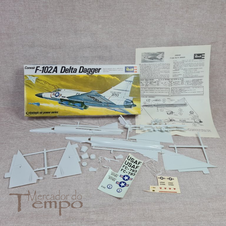 kit Revell H-130 convair F-102A Delta Dagger 