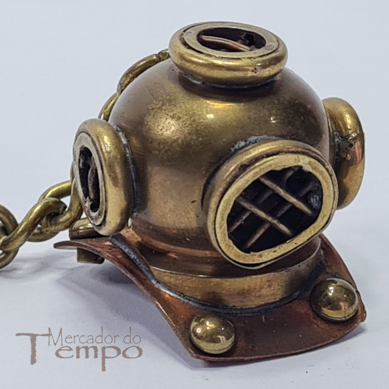 Porta chaves em latão e cobre com Escafandro/Mergulho