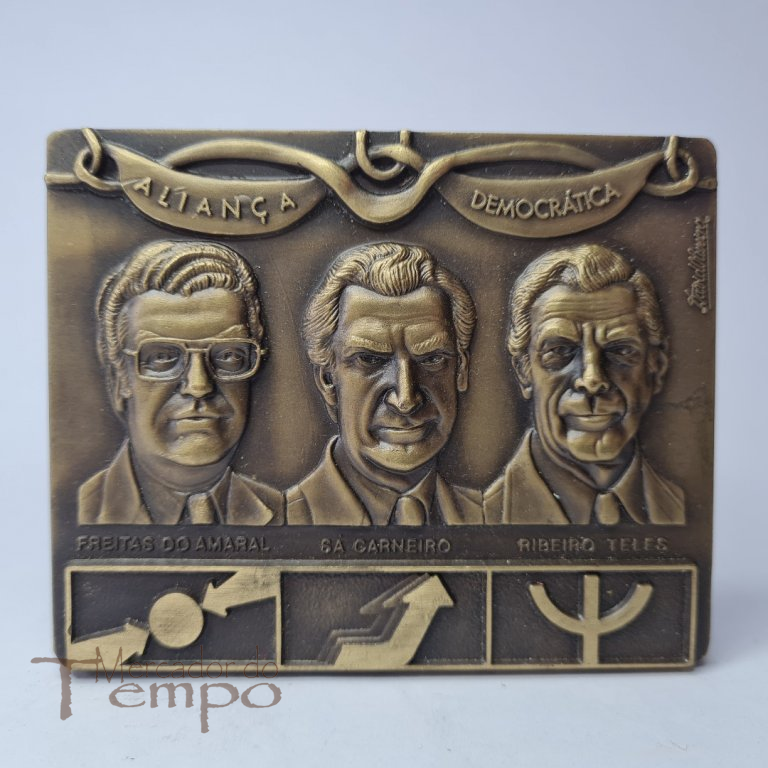 Grande medalhão em bronze comemorativo da Aliança Democrática de 1979