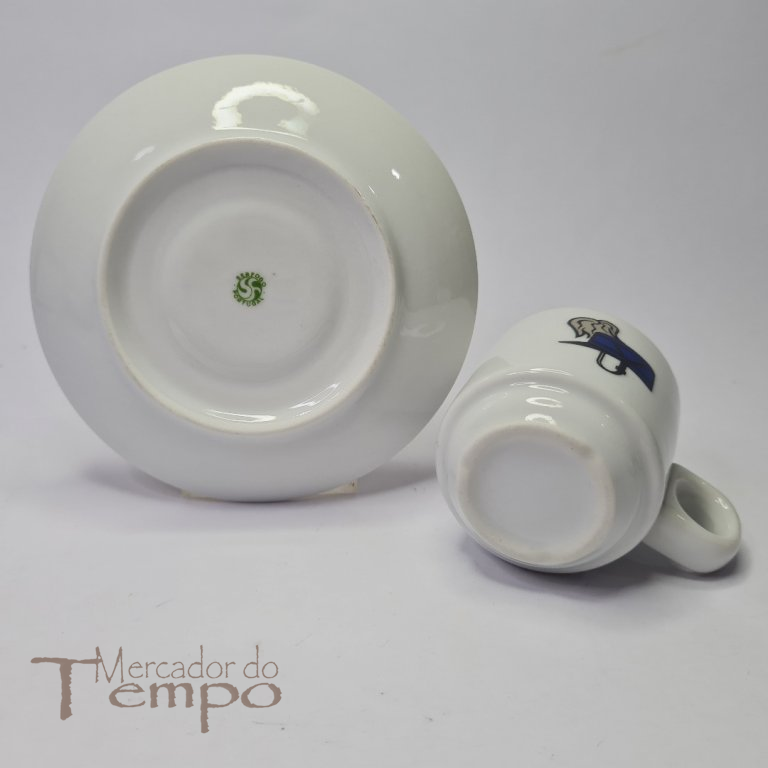 Chávena de café com simbolo dos Pupilos do Exército