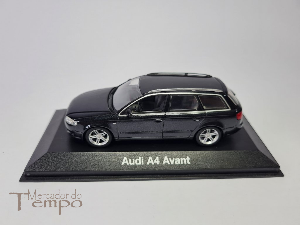 Miniatura 1/43 Minichamps Audi A4 Avant 