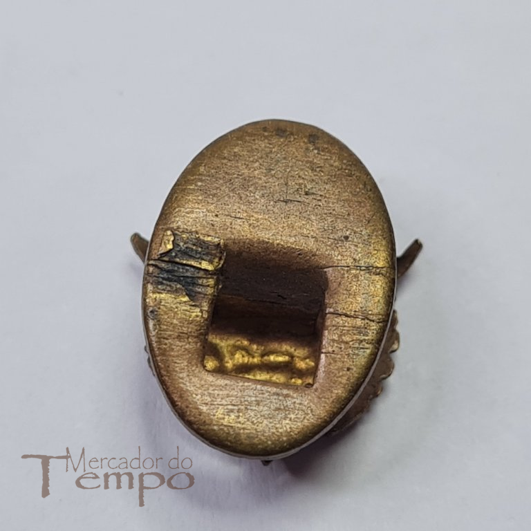 Botoeira militar esmaltada, Vitória/ Paz