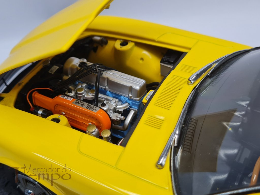 Miniatura 1/18 Kyosho Datsun 240-Z amarelo