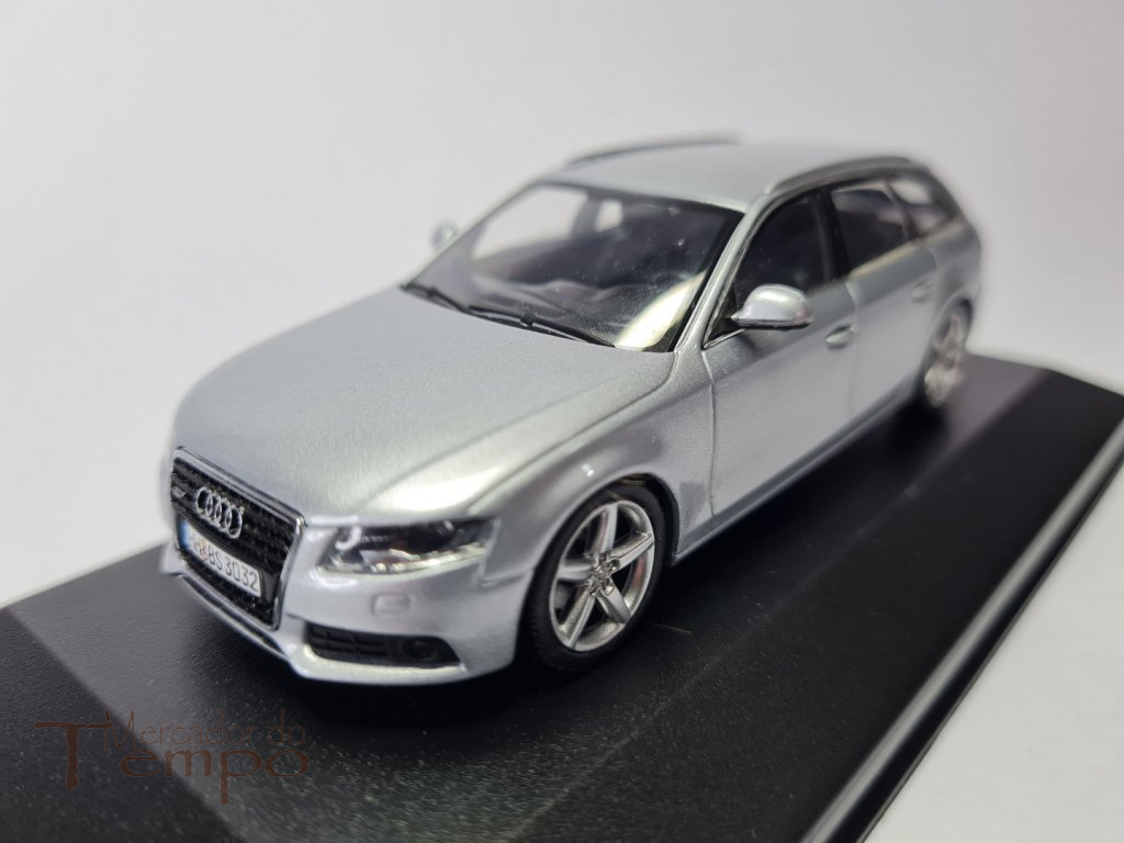 Miniatura 1/43 Minichamps Audi A4 Avant