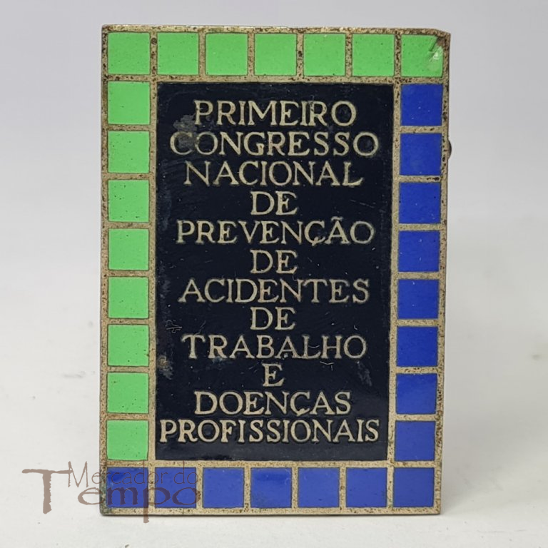 Crachá esmaltado do Primeiro Congresso Nacional de Prevenção de Acidentes de Trabalho 