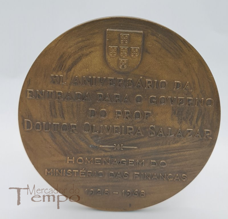 Medalha em bronze comemorativa Oliveira Salazar. 1928 - 1968