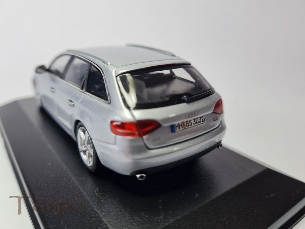 Miniatura 1/43 Minichamps Audi A4 Avant 