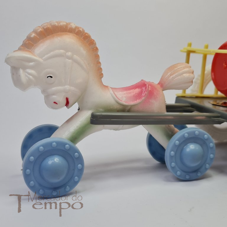 Brinquedo Português Carroça puxada por cavalo, plásticos Estrela