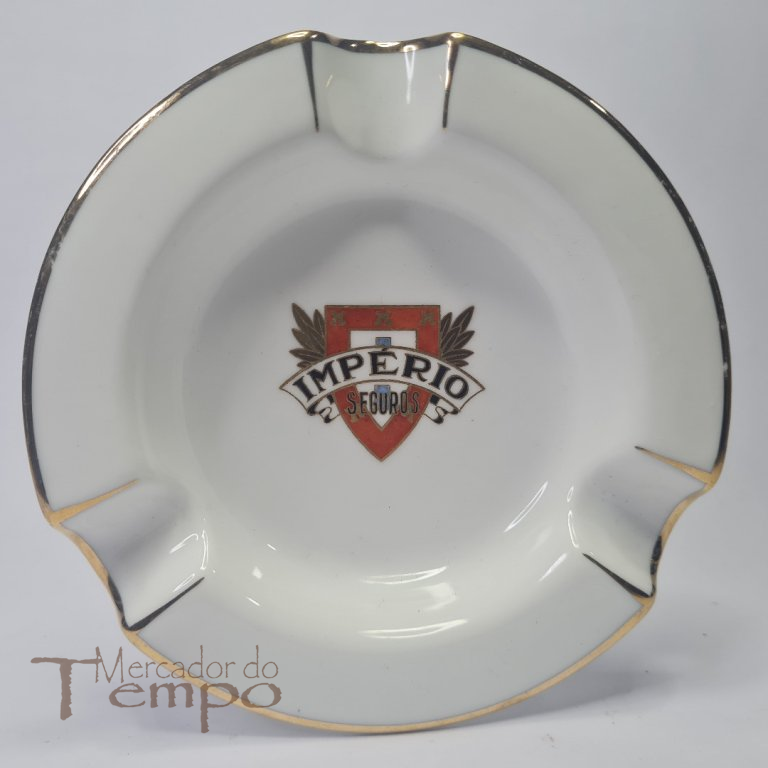 Cinzeiro em porcelana da Vista Alegre, marca usada entre 1947-1968, com publicidade à Companhia de Seguros Império
