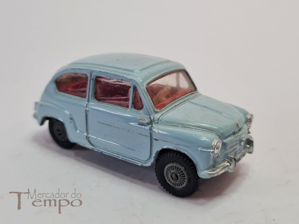 Miniatura Dinky Toys Fiat 600