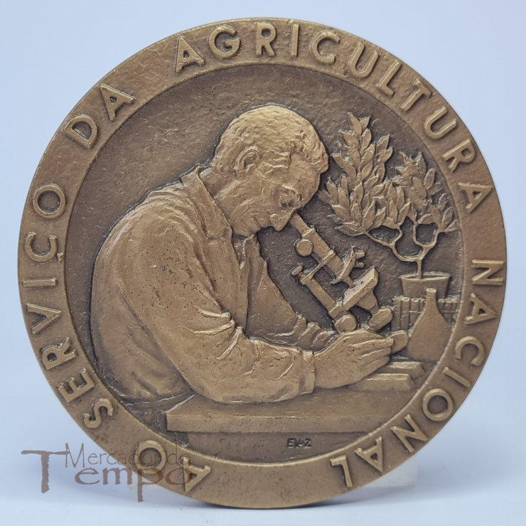 Medalha em bronze Estação Agronómica Nacional - Ao Serviço da Agricultura Nacional, datada de 1966. assinada: E.Vaz (Euclides Vaz