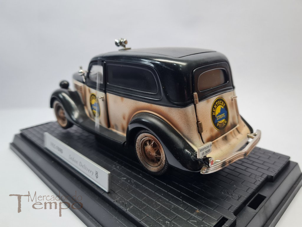 Miniatura 1/24 Schuco Ford Kentucky Police 1935 com caixa