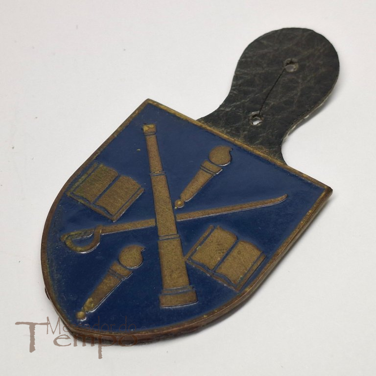 Crachá militar esmaltado do Instituto de Altos Estudos Militares