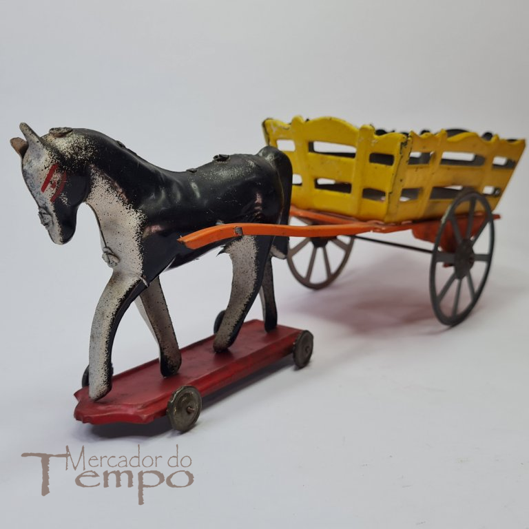 Brinquedo Português Carroça puxada por cavalo em folha/chapa