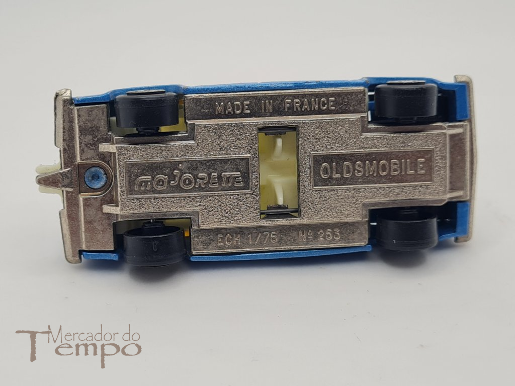Miniatura Carro Oldsmobile + Atrelado com Caiaque Majorette #253