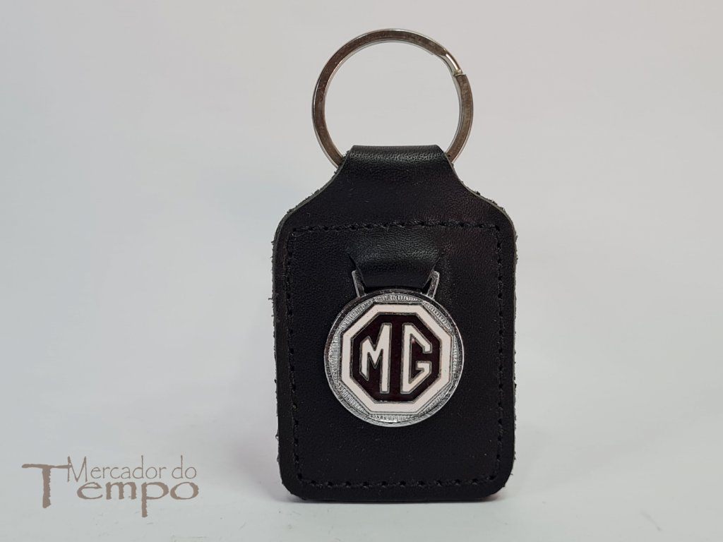 Porta-chaves em pele com Simbolo do “MG” esmaltado.