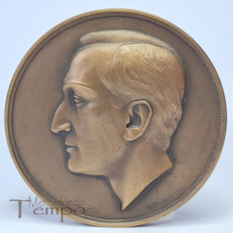 Medalha em bronze SACOR, Homenagem a Ricardo do Espirito Santo Silva, datada de 1950. Desenho de Eduardo Malta e escultura de J.Valente