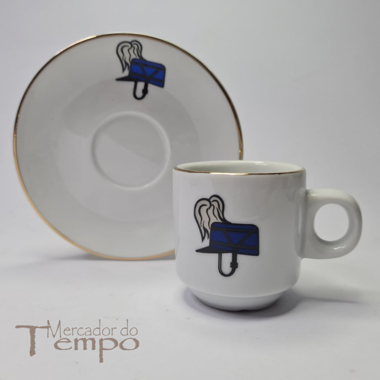 Chávena de café com simbolo dos Pupilos do Exército