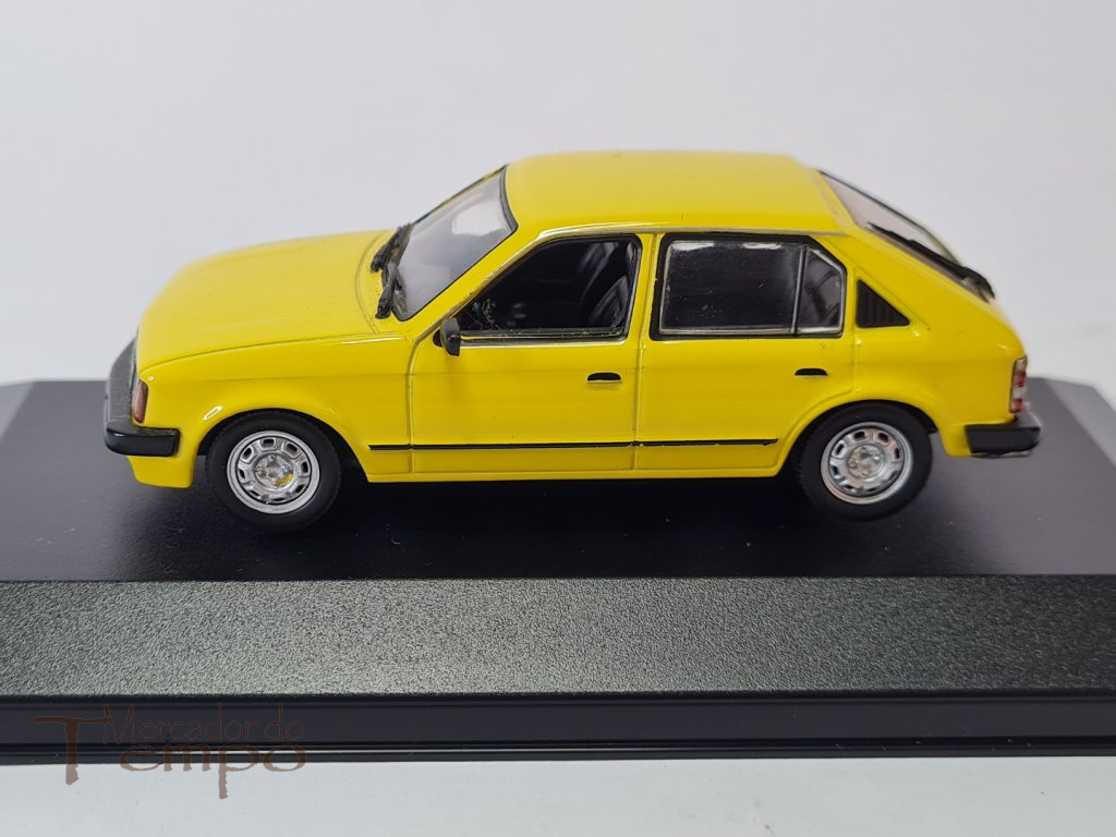 Miniatura 1/43 Altaya Opel Kadett 1.6 s