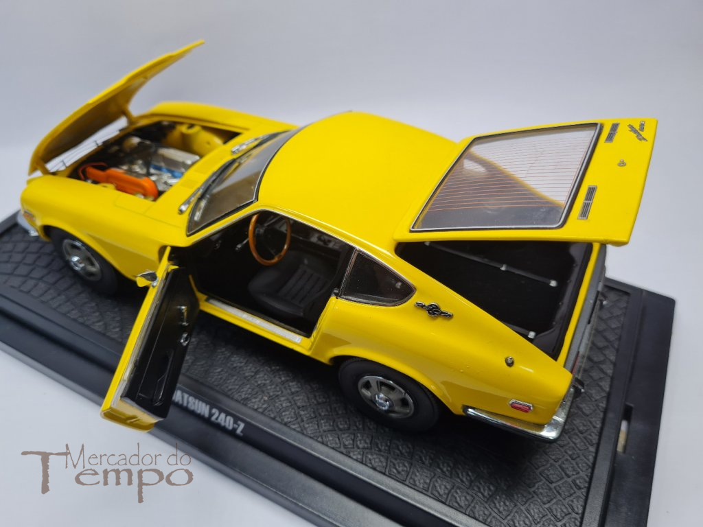 Miniatura 1/18 Kyosho Datsun 240-Z amarelo