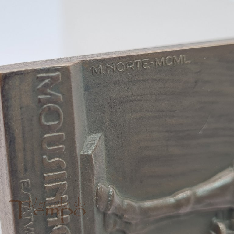 Medalha em bronze Mousinho de Albuquerque. Assinada: M.Norte 