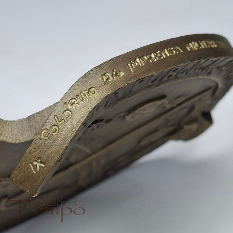 Medalha em bronze comemorativa dos 144 anos da Revista Militar