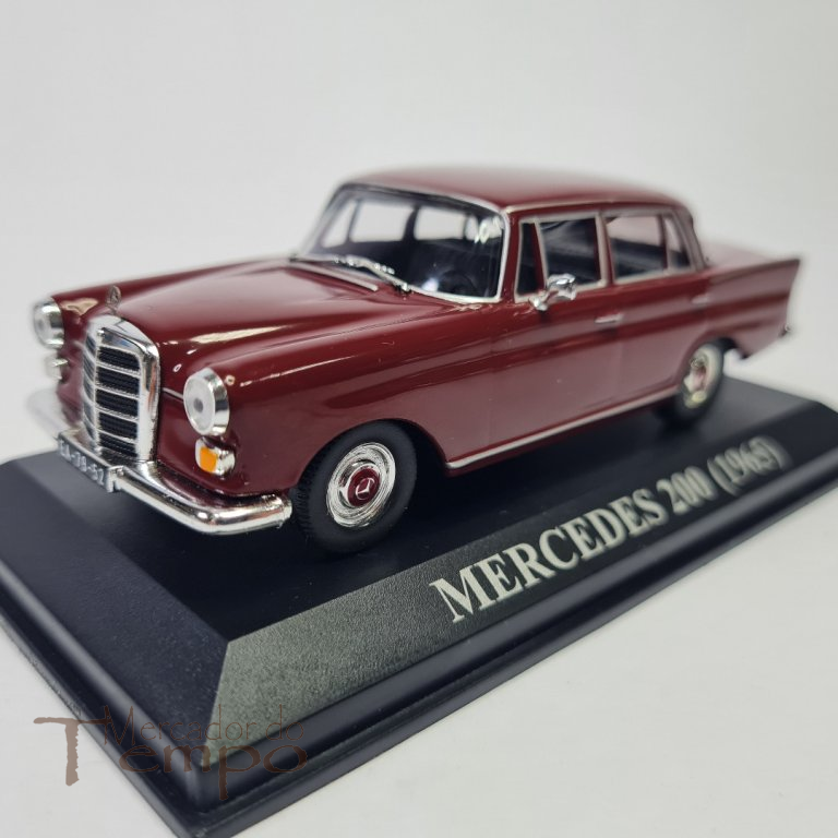 Miniatura 1/43 Altaya Mercedes 200 - 1965