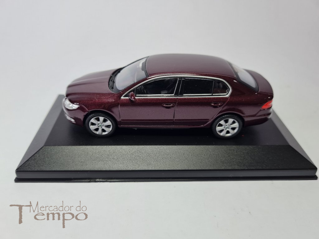 Miniatura 1/43 Abrex Skoda Superb.