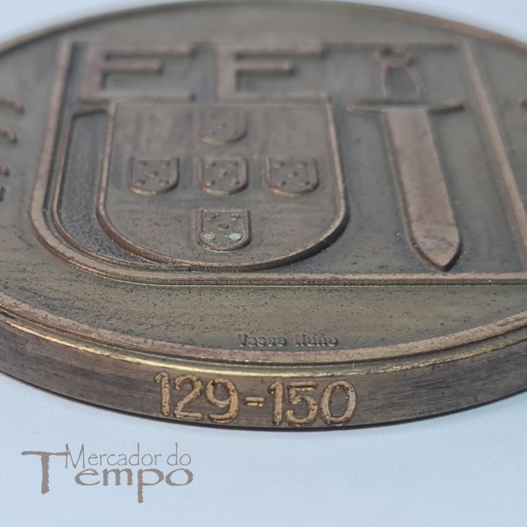 Medalha militar em bronze dos 25 anos da EE, numerada 129/150