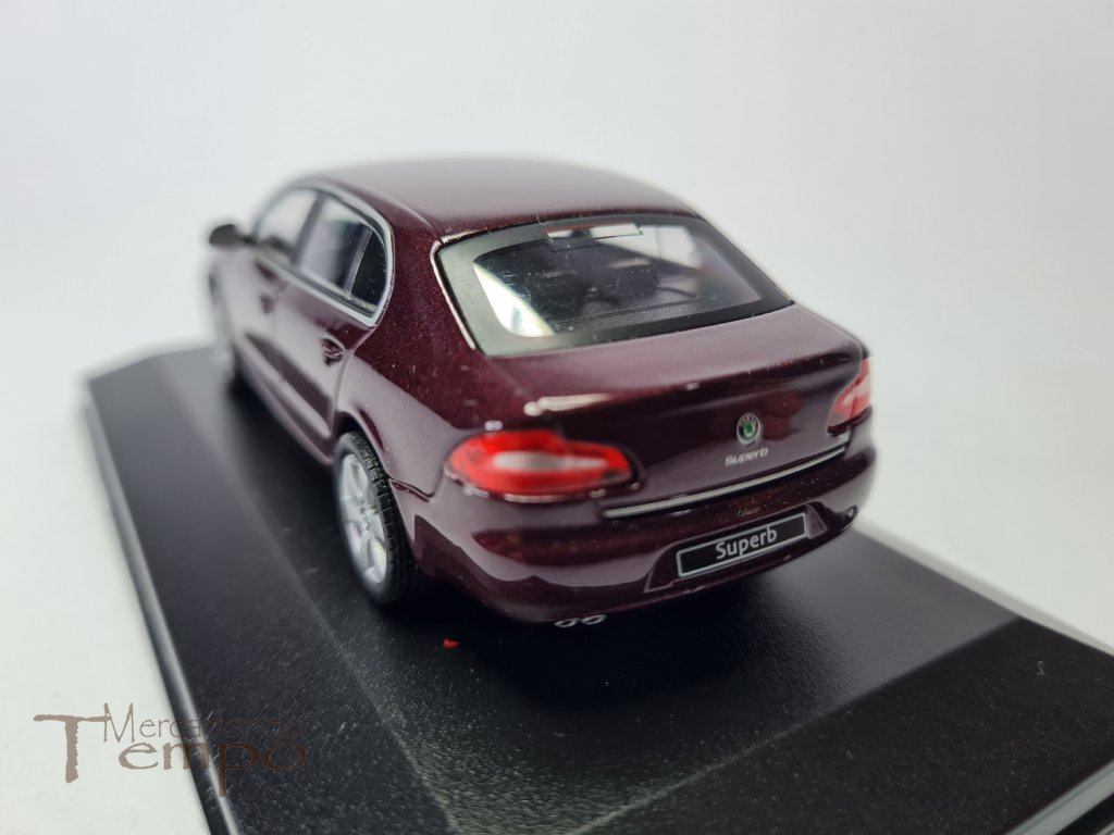 Miniatura 1/43 Abrex Skoda Superb.