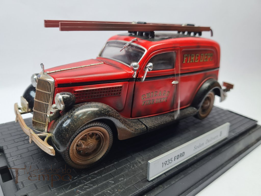 1/24 Schuco Ford Chicago Fire Department  1935