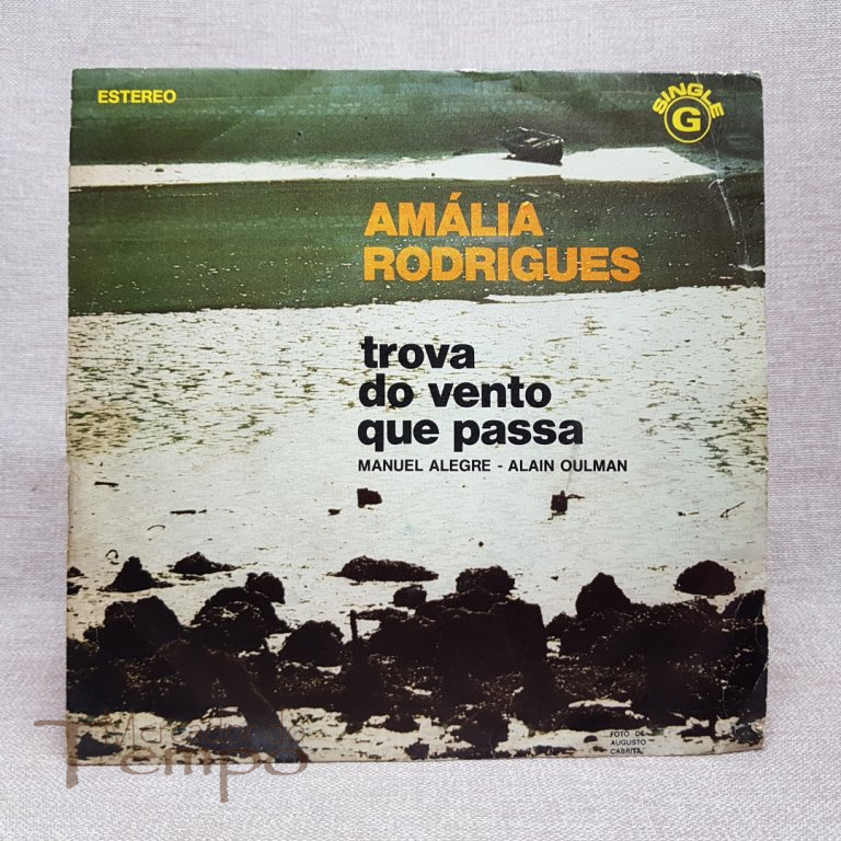  
Disco 45rpm Amália Rodrigues – Trova do vento que passa, Manuel Alegre – Alain Oulman.
